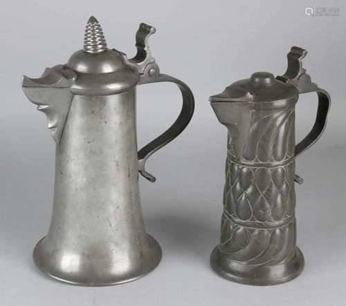 Two 18th - 19th century German pewter cactuses. Marks. Size: 27 - 31 cm. In good condition. Zwei