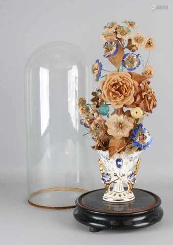 19th Century French porcelain vase with silk flowers under glass dome. Size: 49 x 20 cm ø. In good