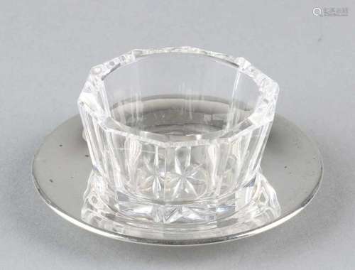 Cut ten-level crystal salt shaker with cut star on the bottom on silver 835/000 saucer. MT .: C. Bos