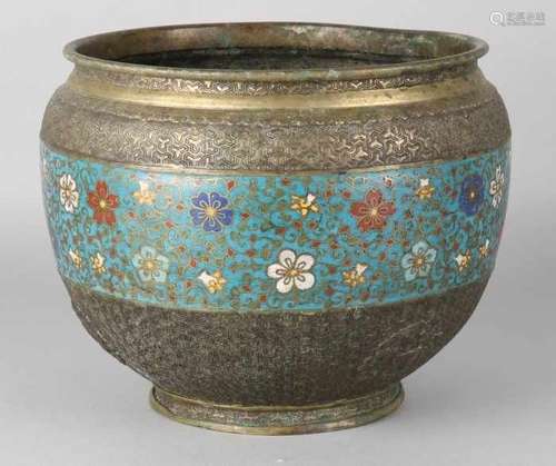 Antique Japanese cloisonne flower pot with floral and dragon decor. Soil brand. Size: 21 x 26 cm