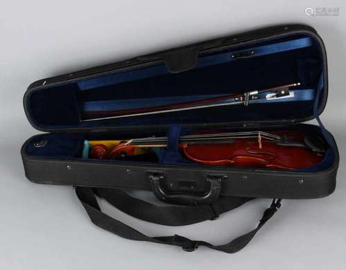 GEWA Ideal 1/4 violin in case with bow and neck support. In good condition. GEWA Ideal 1/4 Violine