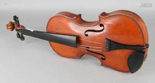 Old / antique violin. First half of 20th century. Size: 56 cm. In good condition. Alte / antike