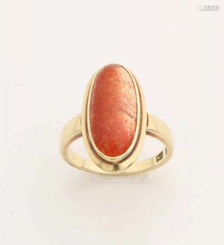 Yellow gold ring, 585/000, with reddish brown shiny stone. 16x8mm, in a smooth edge. ø 51 about 5