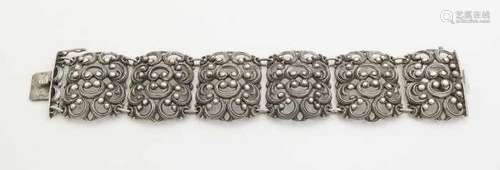 Wide silver bracelet, 835/000, with 6 links, made from C-volutes, connected by eyes. Equipped with