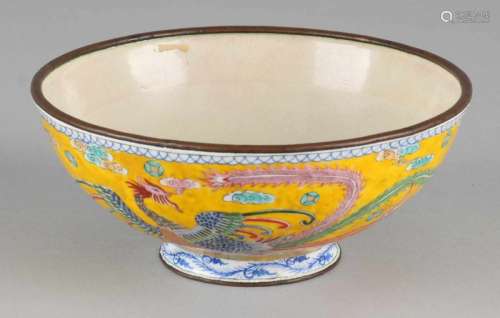 Old Chinese cloisonné painted bowl with dragon decor and soil mark. Size: 6 x 14.5 cm ø. In good