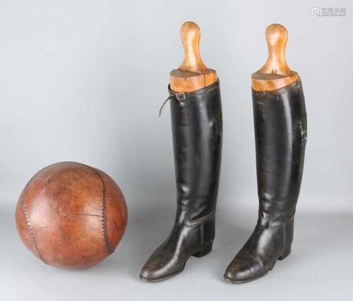 A pair of antique leather riding boots and leather medicine ball. Circa 1900. Size: 25 - 60 cm. In