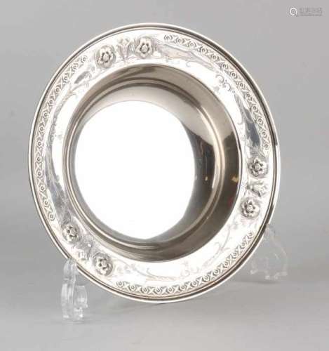 Silver bowl, 925/000, with turned rim decorated with sawn flower decoration, large sawn flowers