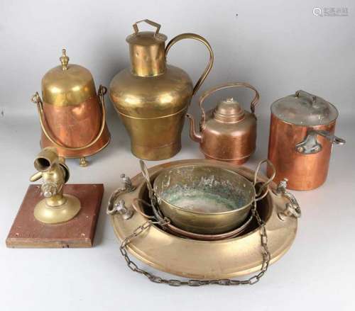 Lot of miscellaneous old / antique copperware. Among others: Copper bins, kettle, milk jug, tap,