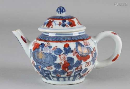 18th Century Chinese Imari porcelain traveling pot with floral decors. Minimum chip spout. Size: