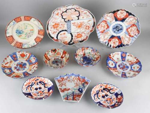 Ten times antique Japanese Imari porcelain. Consisting of: Two oval-shaped dishes, good. Two