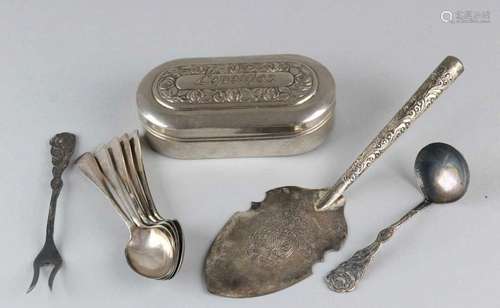 Lot plated consisting of a cake server, 5 teaspoons, ladle and fork with flower stalk, and a spoon