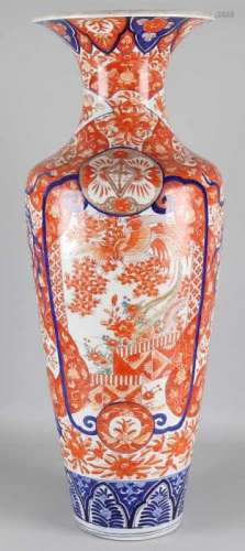 Very large 19th century Imari porcelain ornamental vase with floral decors and bird of paradise. Top
