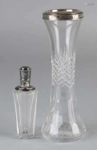 Crystal loddereinflesje and vase with silver, 835/000. Loddereinflesje with vertical cut with silver