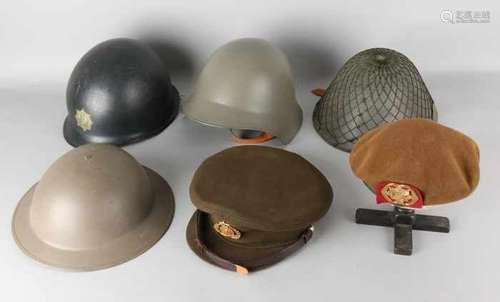 Lot militare helmets / caps: Originating from the collection of the yard museum overloon. Dutch