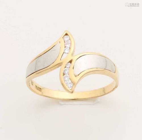 Yellow gold ring, 750/000, with platinum and diamond. Gold ring inlaid with platinum and set with