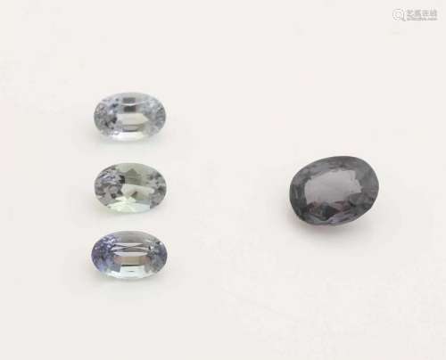 Lot with a spinel, oval facetted, approx. 1.18 ct and 3 tanzanites, oval facetted, Total approx. 1.