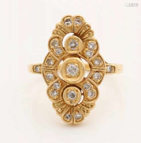 Golden ring, 833/000, with diamond. Ring with an oval head set with brilliant and octagonal cut