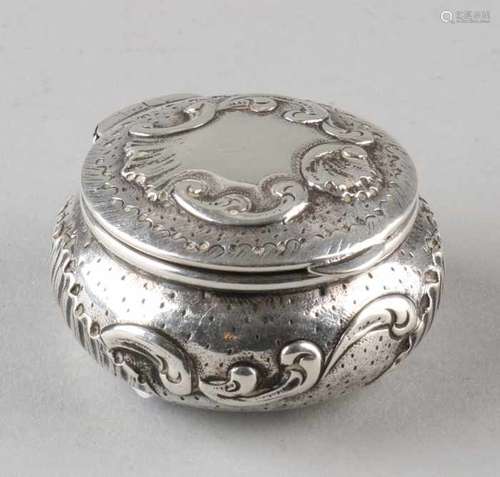 Silver box, 800/000, French, Round model, with carved edge and lid with voluten flower and shell