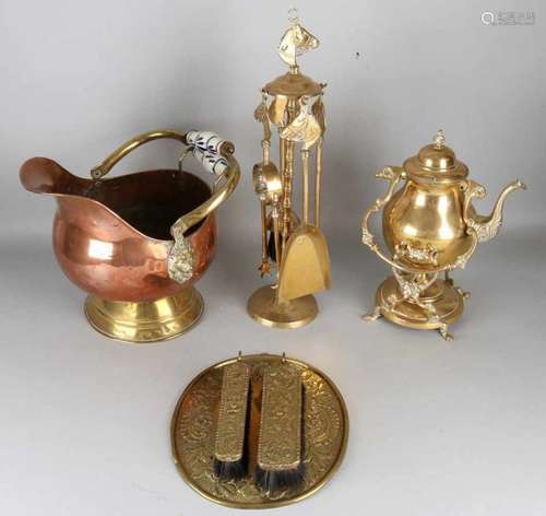 Lot of miscellaneous old / antique copperware. Among others: stove with horse heads, coal kit, box