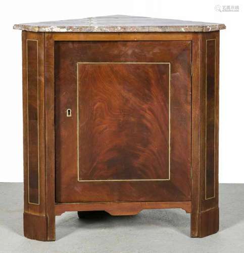 Antique mahogany corner cabinet with marble top and bandintarsia. Circa 1800. Size: 90 x 55 x 75 cm.