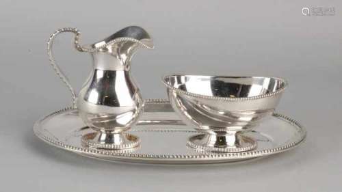 Silver 835/000 cream set with pearl edges on oval leaf with pearl edge. Signature DJ Aubert - The
