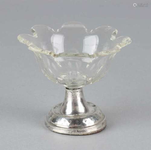 Cut crystal salt shaker with scalloped edge and almond shavings. On silver 835/000 feet, with dot