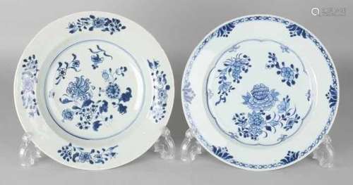 Two 18th century Chinese porcelain Queng Long plates with floral decors. Minimal edge glaze