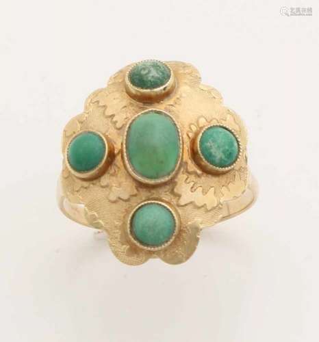 Yellow gold ring, 585/000, with green quartz.Ring with large square patterned head decorated with