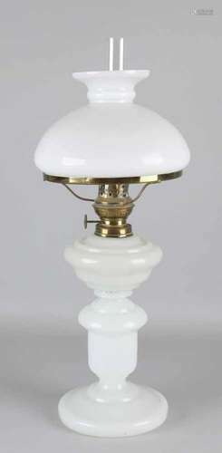 Antique white opaline glass petroleum lamp. Circa 1900. Size: H 53 cm. In good condition. Antike