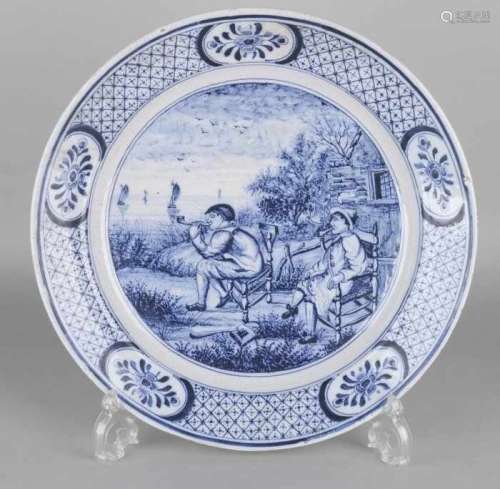 18th Century large Delft Fayence sierschotel with pipe-smoking figures on the shoreline. Peter Kocx.