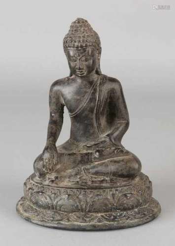 Old / antique oriental Chinese bronze buddha on lotus flower. Size: H 17 cm. In good condition.