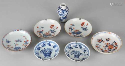 Lot of seven Chinese porcelain. Four times Chinese Imari dishes. One hairline. Two times blue and