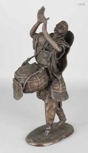 African bronze figure. Drummer. 20th century. Size: 41 cm. In good condition. Afrikanische