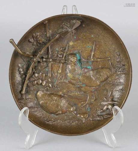 Antique Japanese bronze bowl with bamboo, dragonfly and chickens. Marked. Size: 3 x 16 cm ø. In good