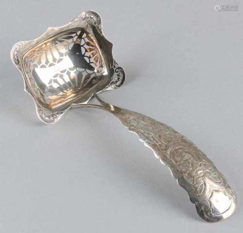 Silver spreader spoon, 833/000, with a rectangular box, with sawn pattern and engraving. Equipped
