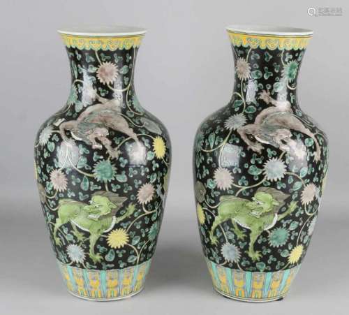 Two large old Chinese porcelain family Noir dragons vases with Kang Xi soil brand. Size: 41 x 19