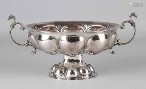 Silver brandy bowl, 835/000, with oval base with lobed arrangement with pointilline decor and
