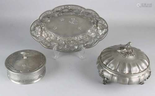 Three times old tin. 20th century. Consisting of: Lidded box with acorn decor. Lidded box with