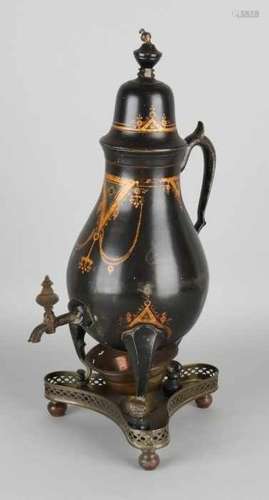 Large antique hand-painted pewter tap jug. 19th century. Size: H 45 cm. In good condition. Große