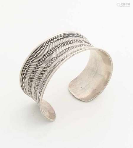 Wide silver clamping band with band processing, 835/000. width 27 mm. about 44.7 grams. In good