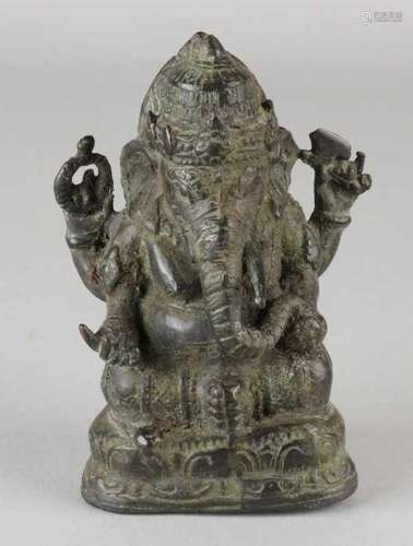 Old / antique Indian bronze buddha in Ganesh elephant shape. Size: H 12.5 cm. In good condition.