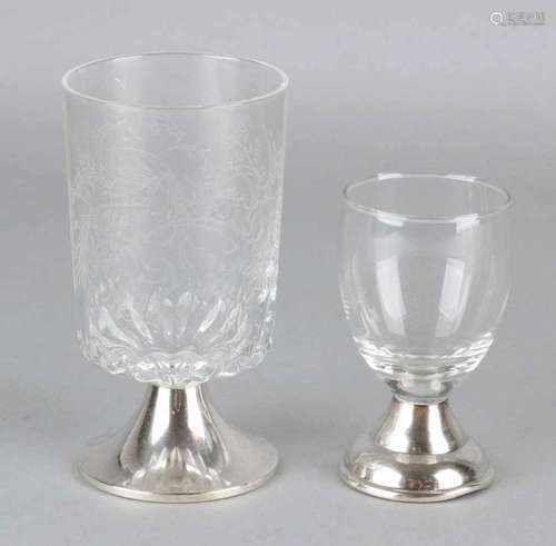 Crystal glass on silver 835/000 feet. Mr. W. Burger & Zn. - Haarlem. And one crystal glass with