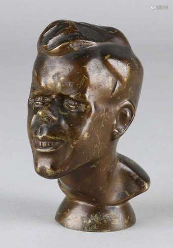 Antique bronze boy head. Circa 1900. Scratches. Size: 10 cm. In reasonable / good condition. Antiker