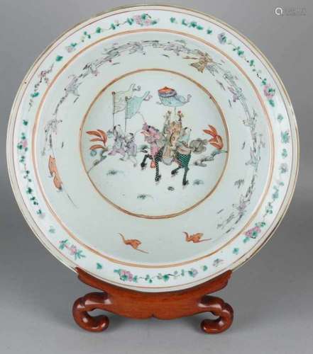 Very large 18th century Chinese porcelain Family Rose bowl with round figures decor and noble