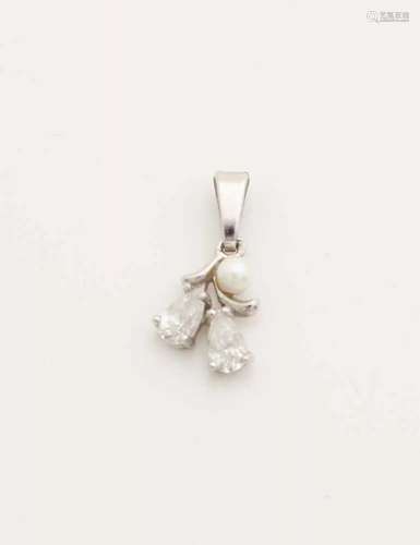 White gold pendant, 585/000, with zirconia's and pearl. Size 8x16 mm. about 0.8 grams. In good