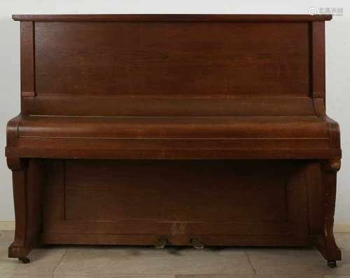 Old piano ca. 1930 by Fritz Kuhla Berlin, model P 1872. In good original condition with metal