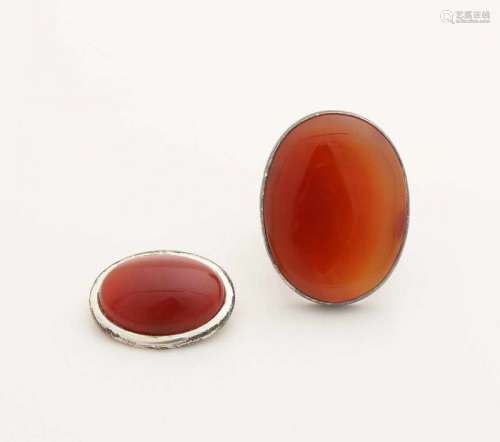 Silver ring and brooch, 835/000, a ring with large oval cabouchon cut agate, 45x30mm, ø 65, and an