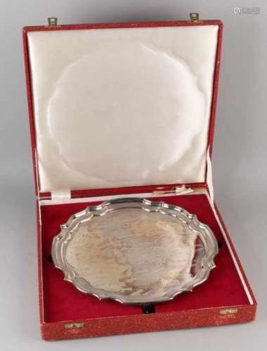 Very silver cabaret / tray, 925/000, on legs. Round-edged model on 4 legs with engravings: Presented