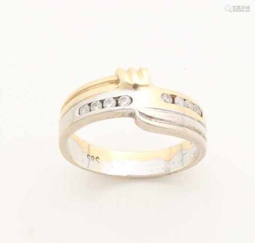 Golden ring, 585/000, with zirconia's. Ring in yellow and white gold with stripes, decorated with