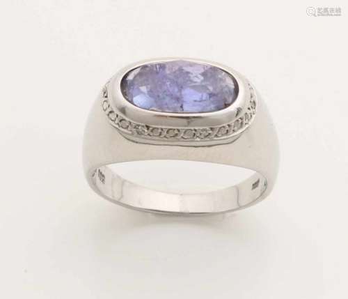 White gold ring, 585/000, with amethyst. Ring with an oval faceted amethyst, 12x5mm, with clear